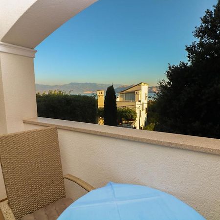 Apartments Blue And Green With Balcony Baska  Bagian luar foto