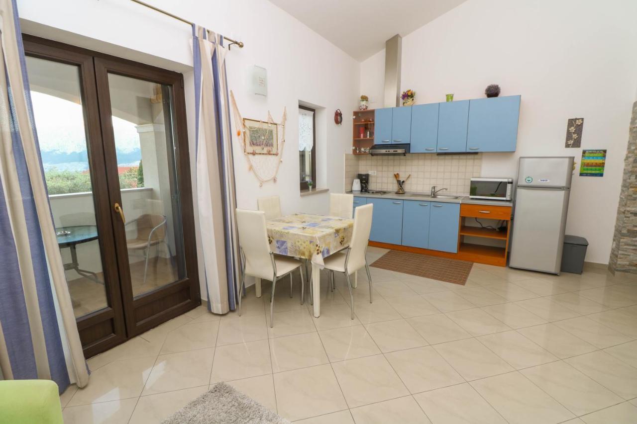 Apartments Blue And Green With Balcony Baska  Bagian luar foto
