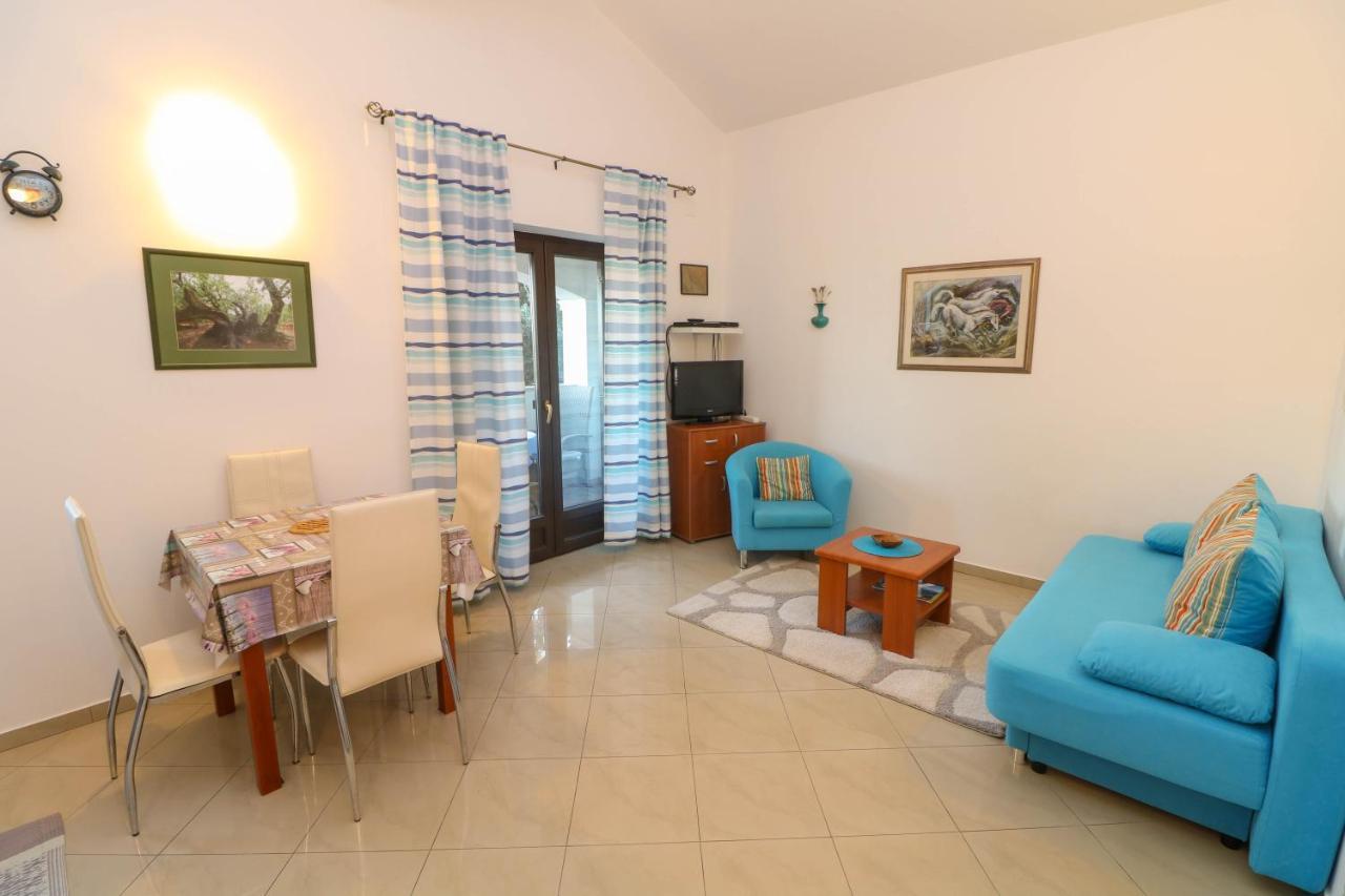 Apartments Blue And Green With Balcony Baska  Bagian luar foto