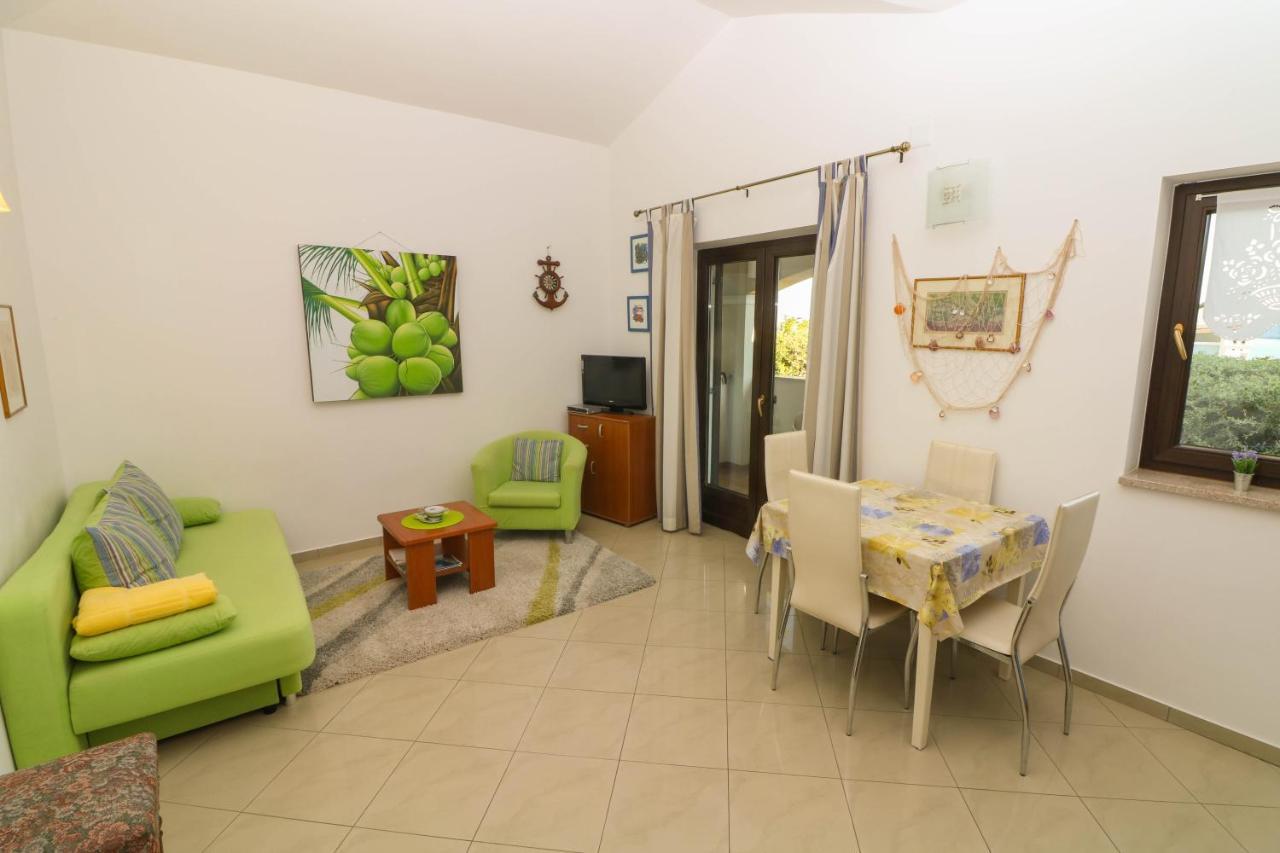 Apartments Blue And Green With Balcony Baska  Bagian luar foto