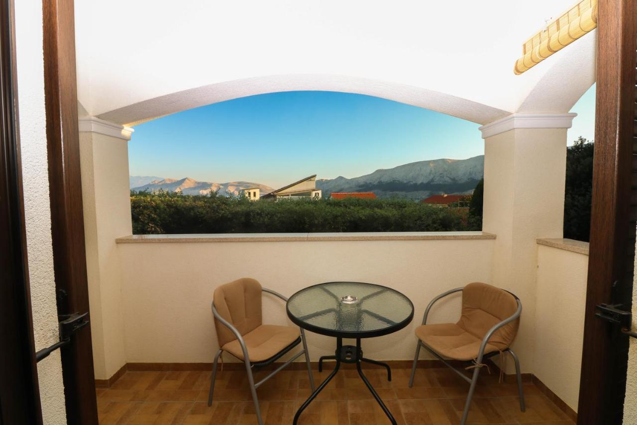 Apartments Blue And Green With Balcony Baska  Bagian luar foto