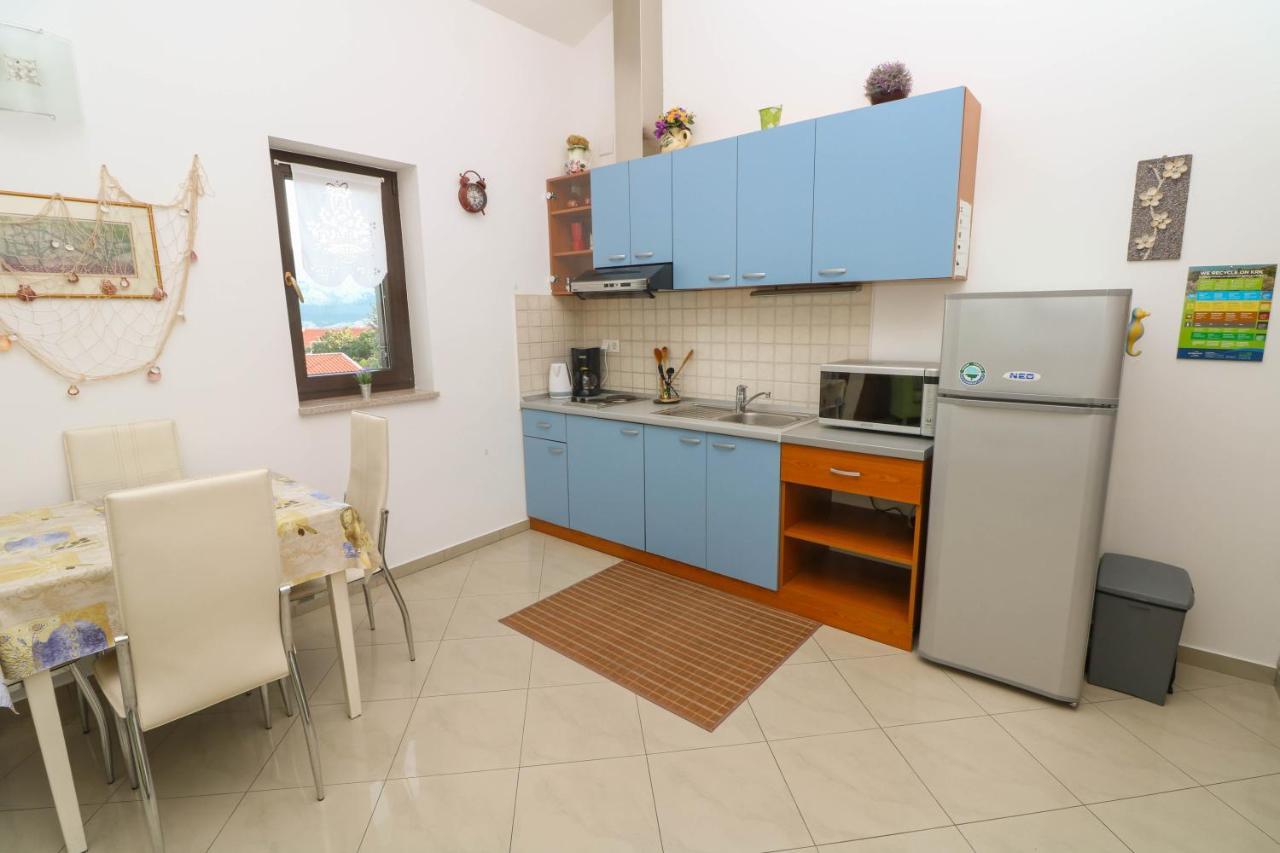 Apartments Blue And Green With Balcony Baska  Bagian luar foto