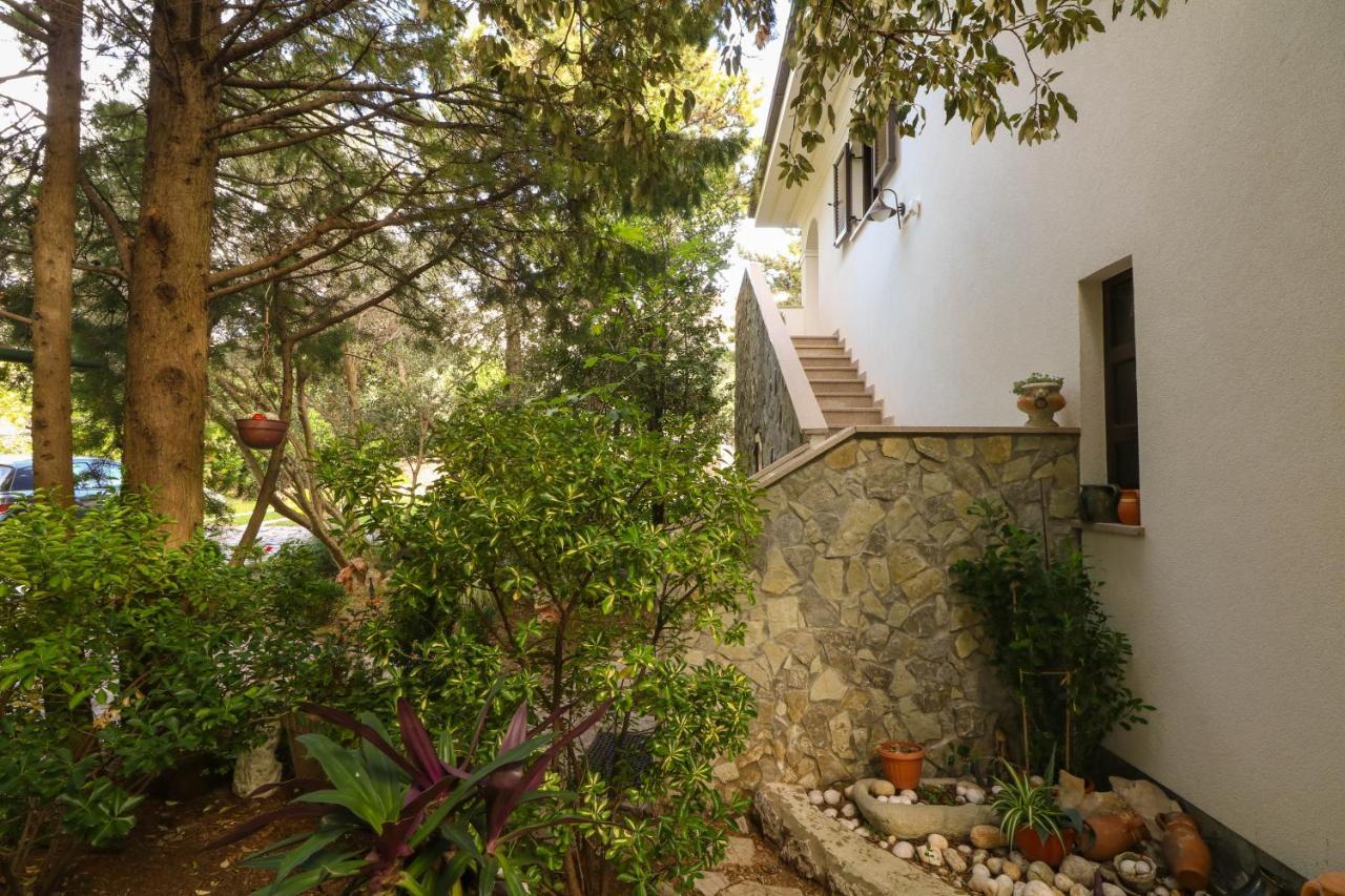 Apartments Blue And Green With Balcony Baska  Bagian luar foto