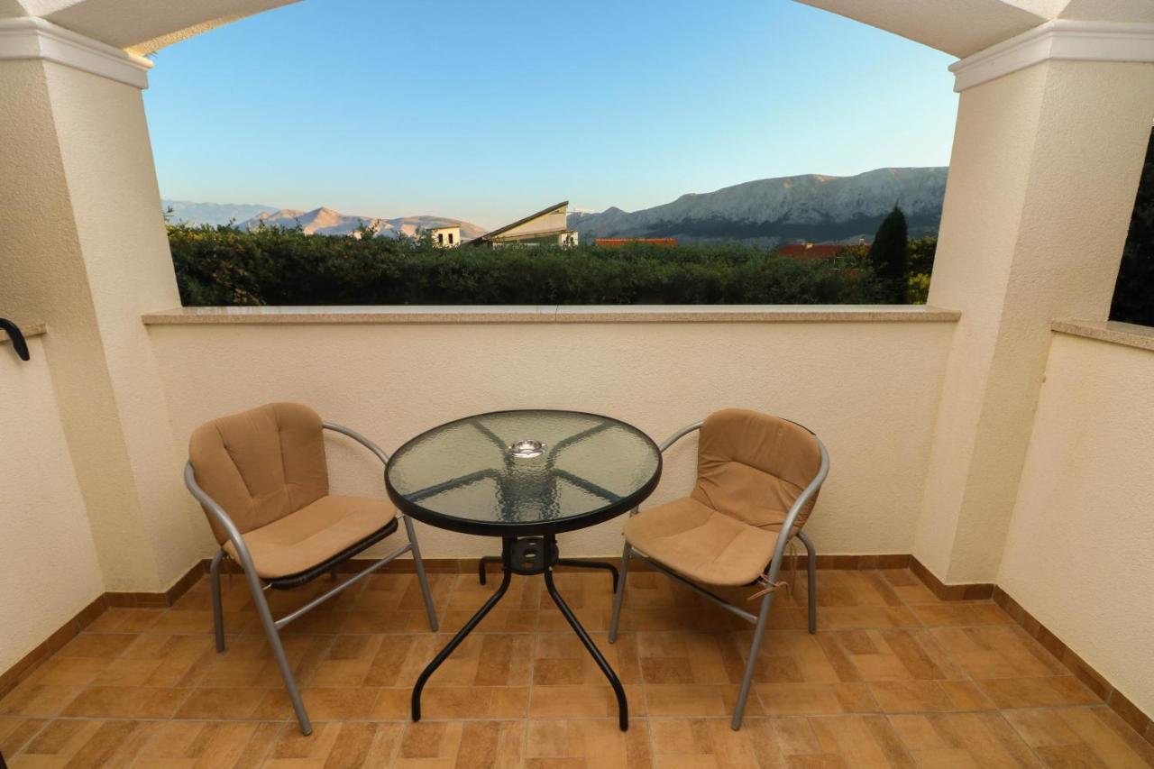 Apartments Blue And Green With Balcony Baska  Bagian luar foto