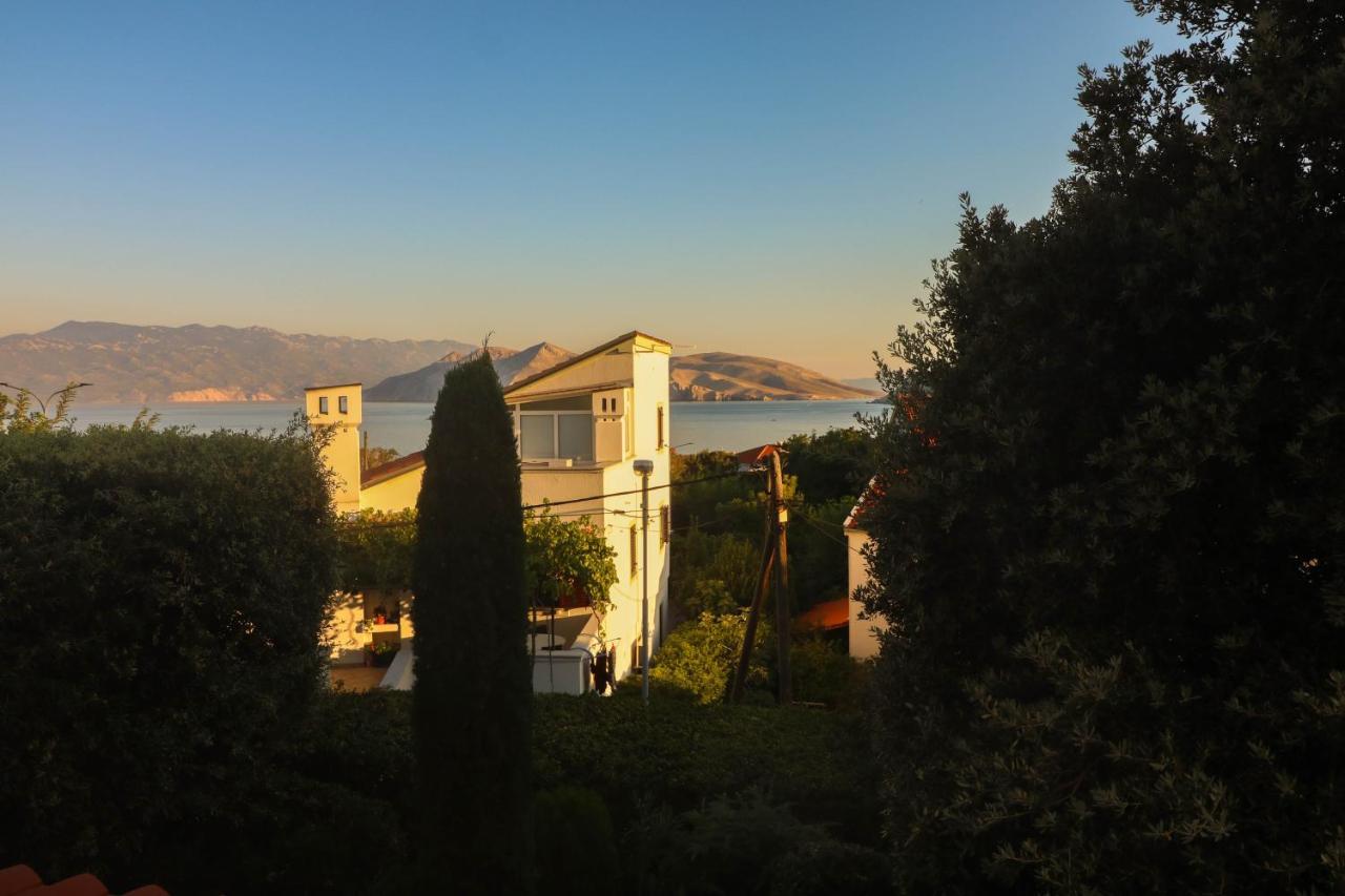 Apartments Blue And Green With Balcony Baska  Bagian luar foto