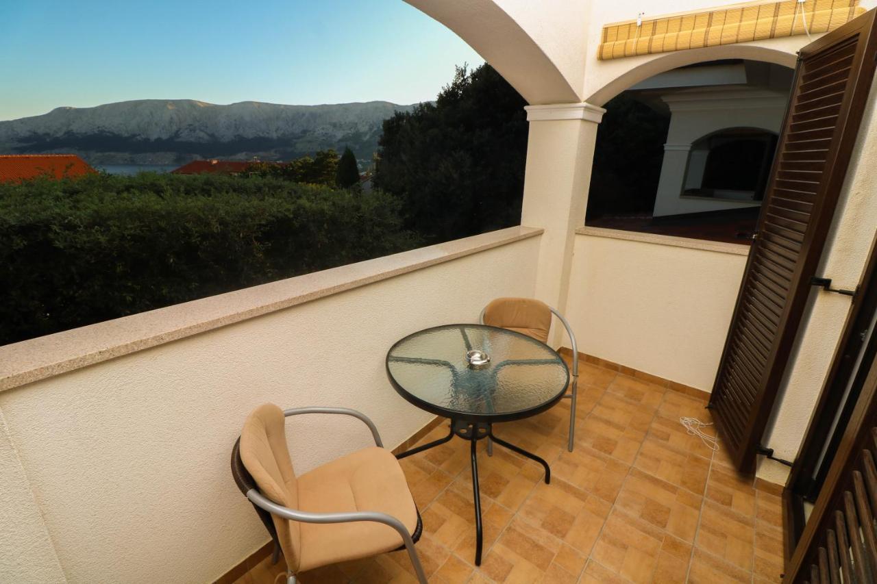 Apartments Blue And Green With Balcony Baska  Bagian luar foto