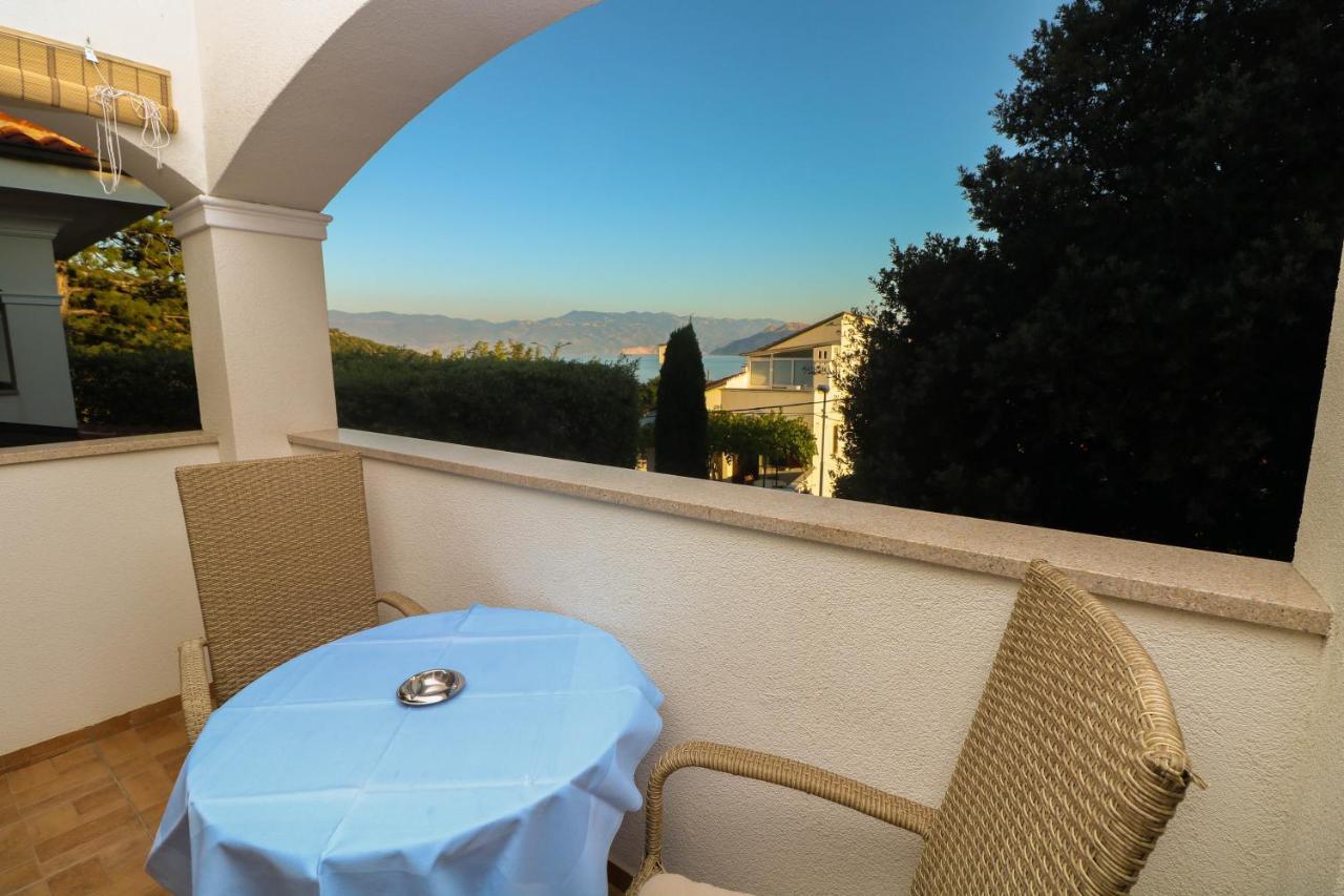 Apartments Blue And Green With Balcony Baska  Bagian luar foto