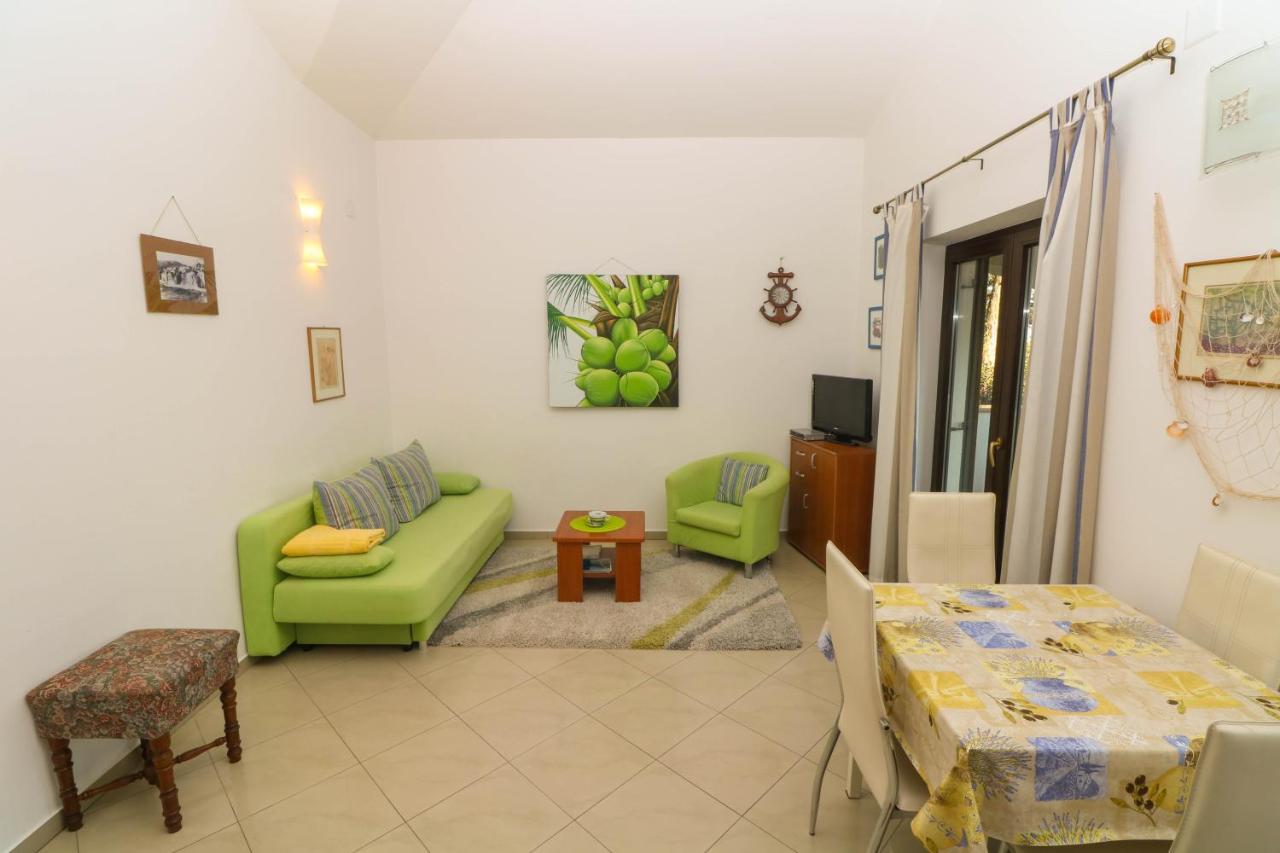 Apartments Blue And Green With Balcony Baska  Bagian luar foto