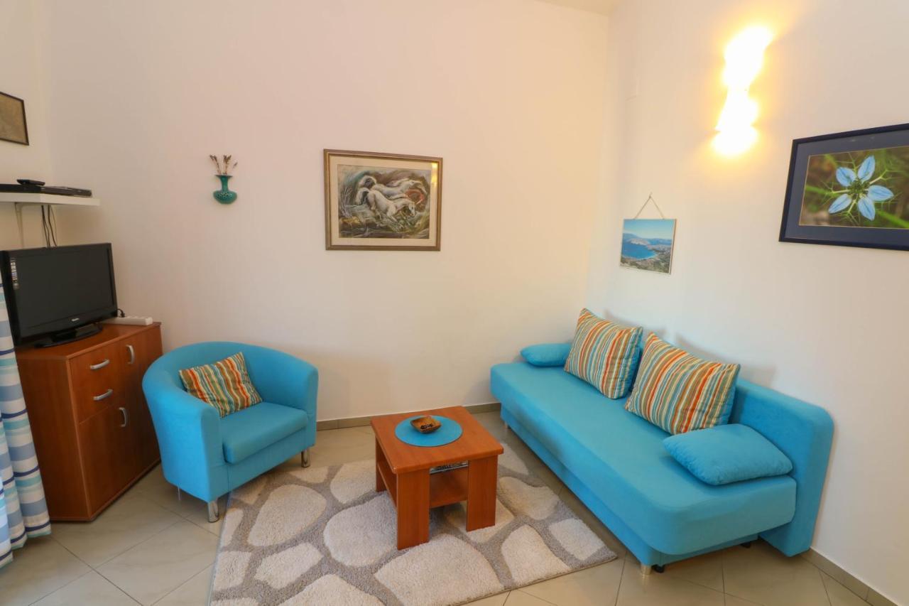 Apartments Blue And Green With Balcony Baska  Bagian luar foto