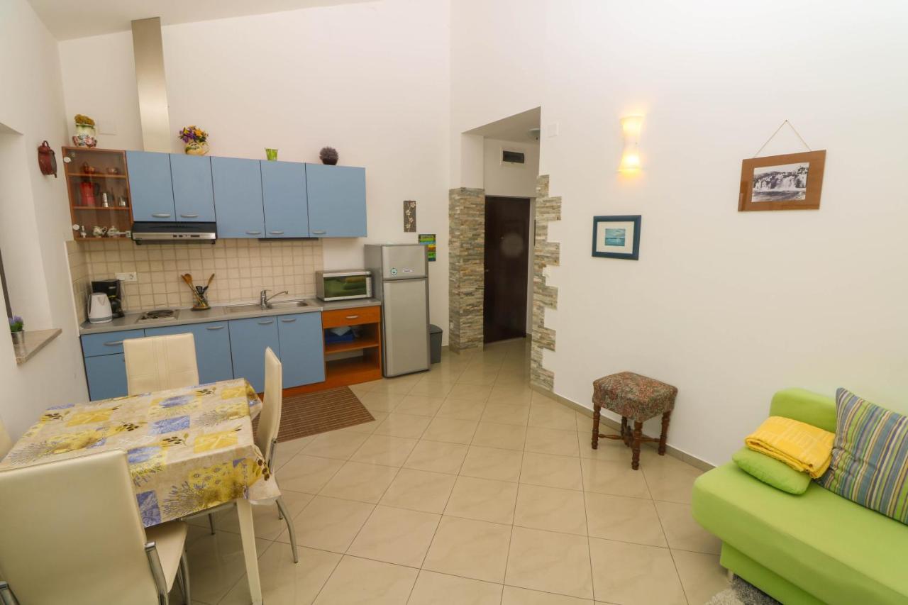 Apartments Blue And Green With Balcony Baska  Bagian luar foto